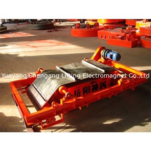 Red Color Overband Magnetic Separator For Handling Irons 800mm Width